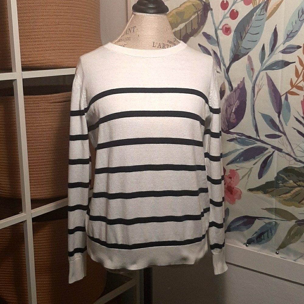 NWOT Old navy white w/ navy stripes sweater